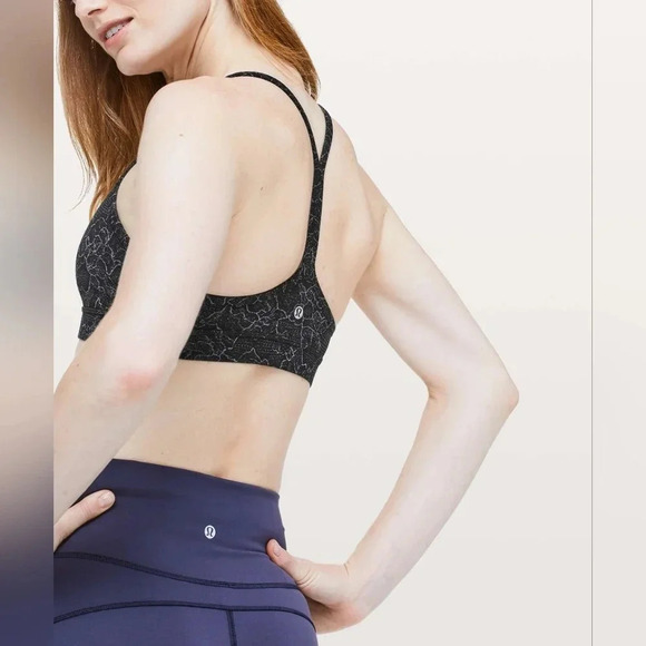 Lululemon Flow Y Bra *Nulu Sport Bra Size 10 Outdoors Gym Athletic Running - Picture 1 of 8
